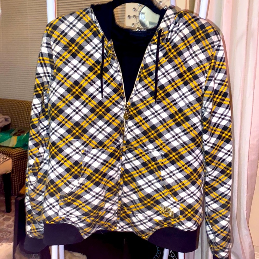 Volcom, unisex hooded Sherpa lined puffer jacket.